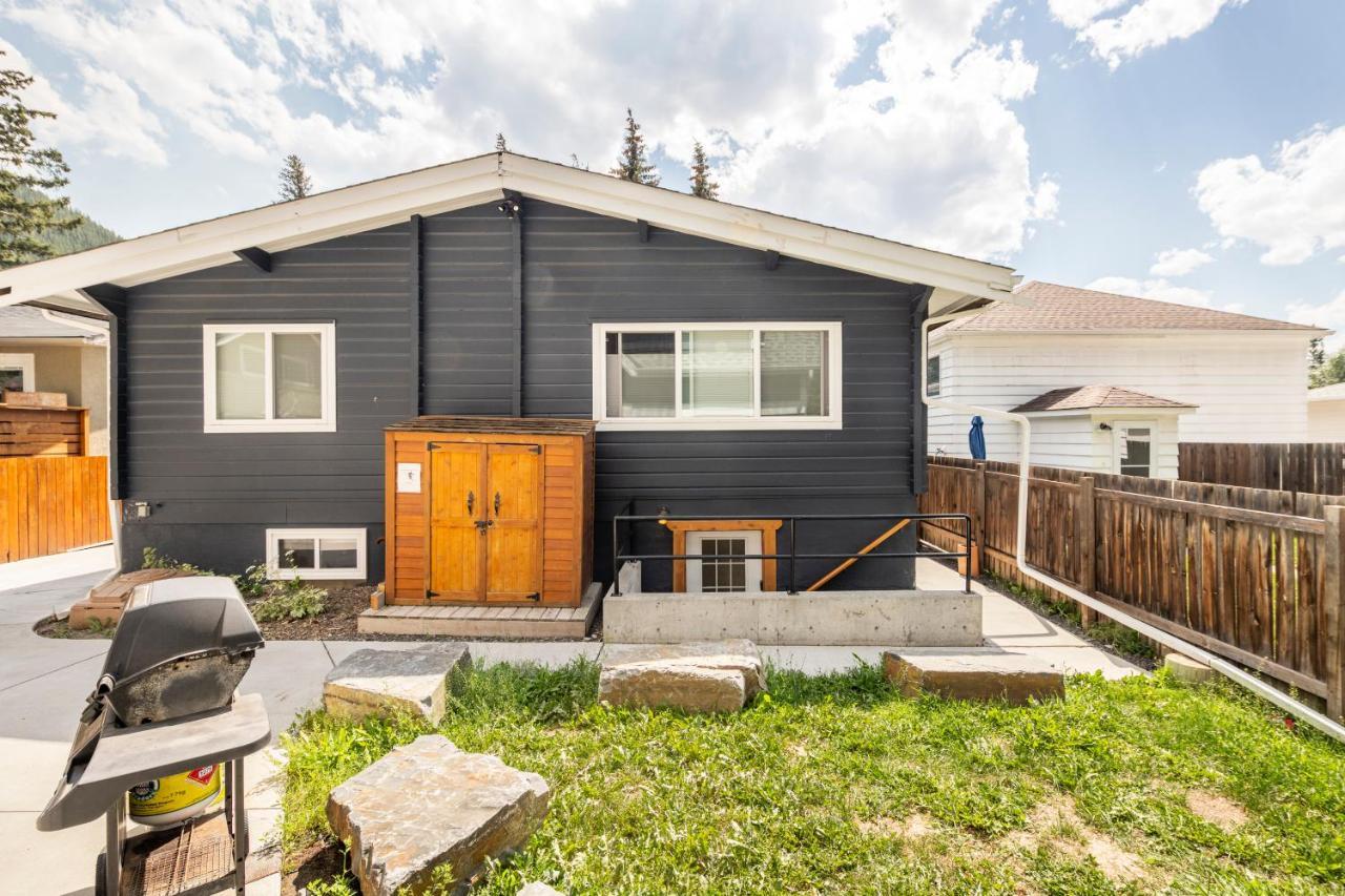 Cougar Street Mountain Rental Банф Экстерьер фото